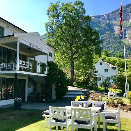 Heimly Pensjonat Flåm Екстериор снимка